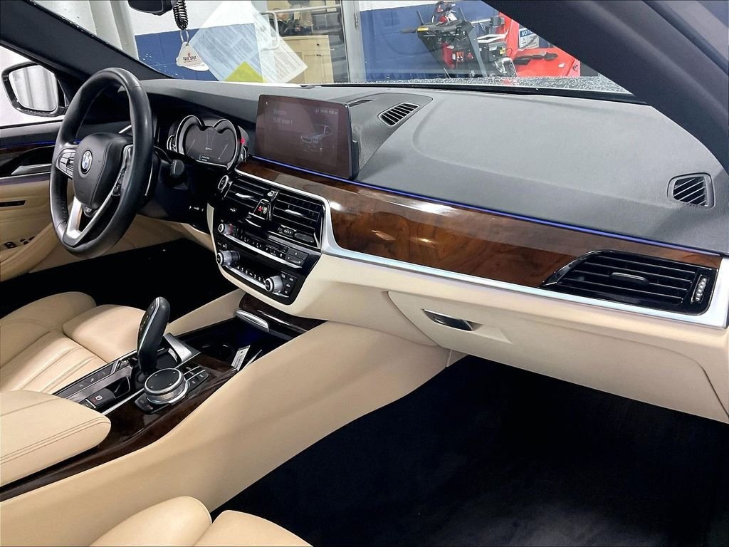 Used 2019 BMW 530e xDrive w/ Convenience Package AWD/4WD image 14
