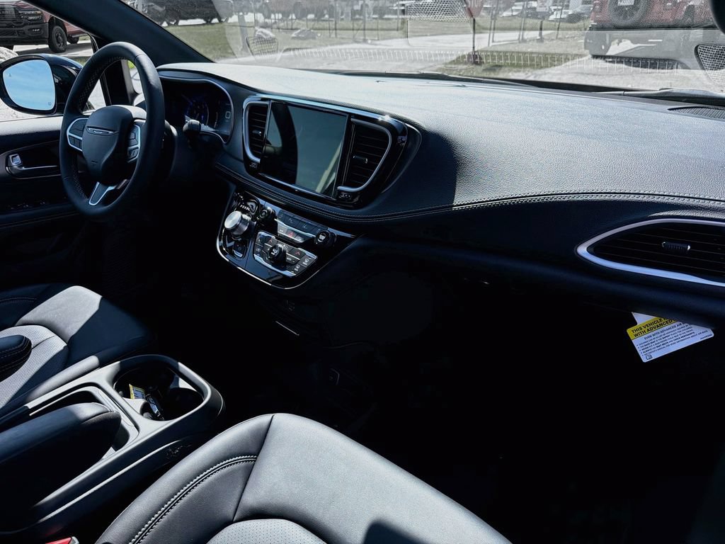 New 2027 Chrysler Pacifica Select FWD image 35