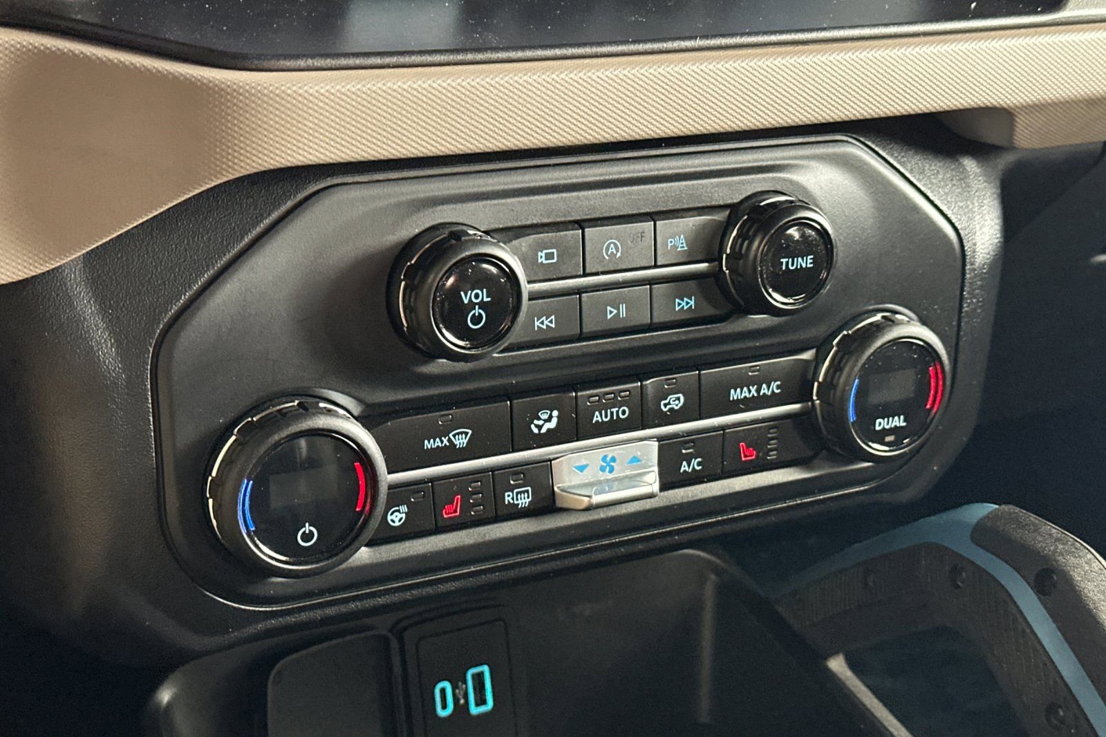 Used 2023 Ford Bronco Wildtrak image 21