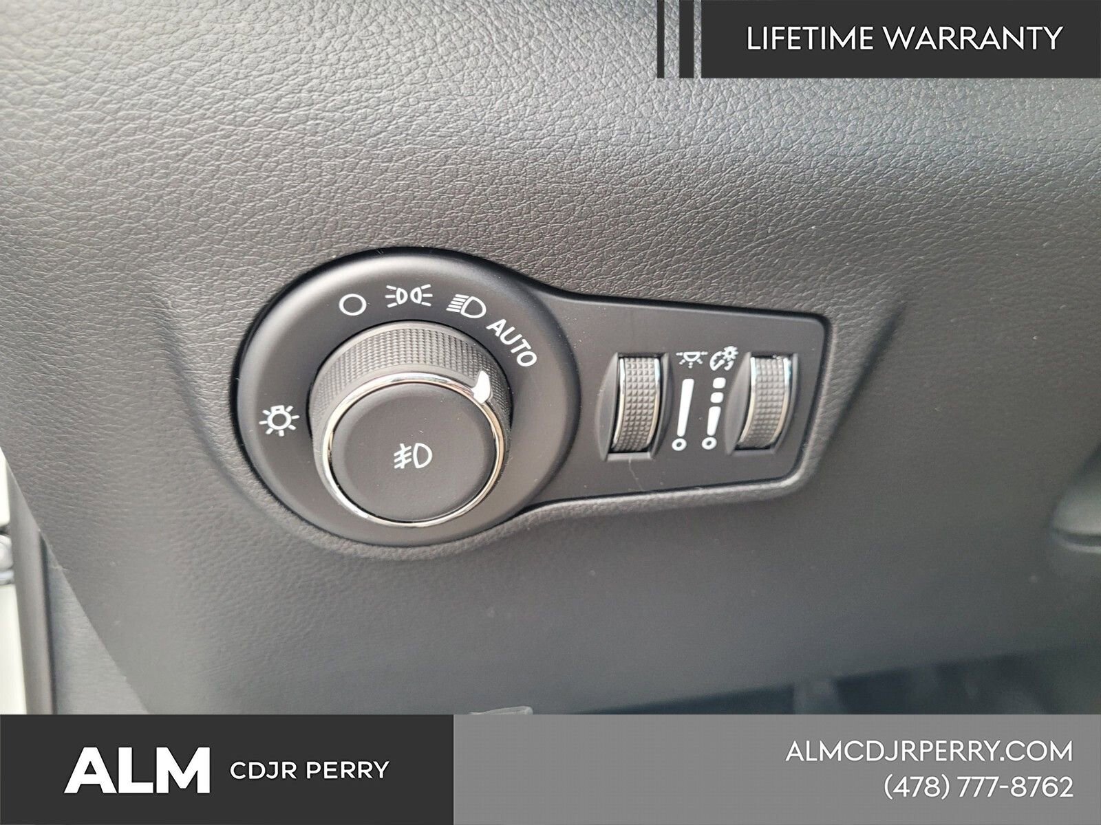 New 2026 Jeep Compass Trailhawk w/ Sun, Sound & Navigation Group AWD/4WD image 28