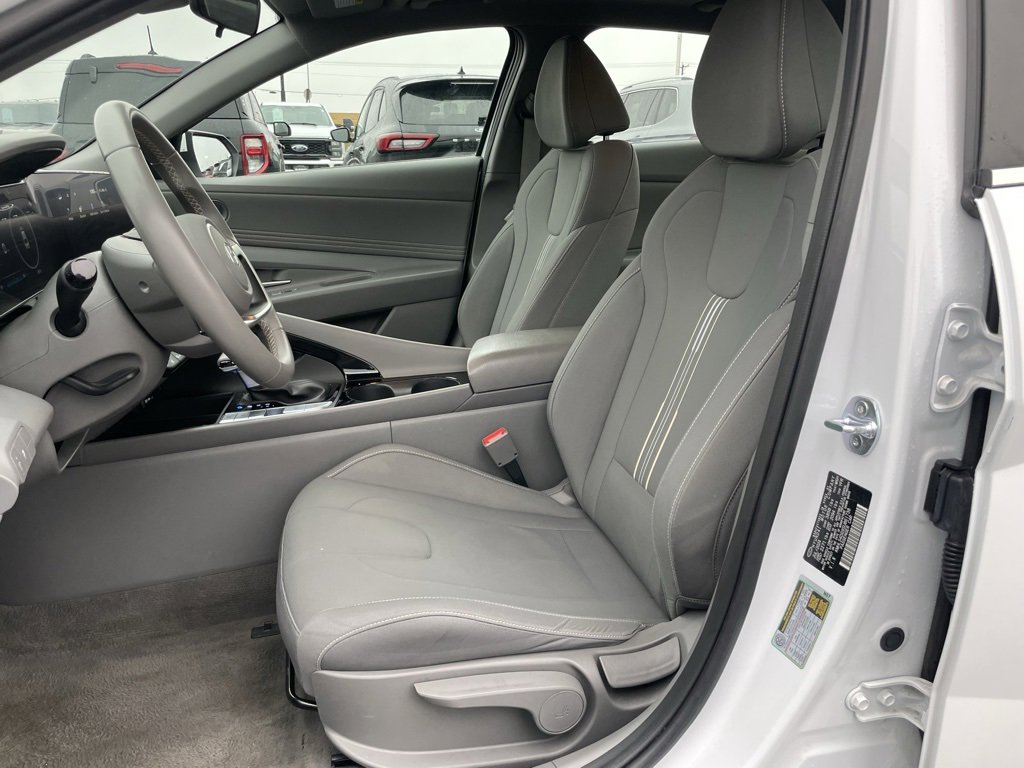Used 2025 Hyundai Elantra SEL image 7
