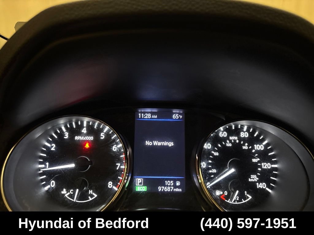 Used 2018 Nissan Rogue SV AWD/4WD image 16