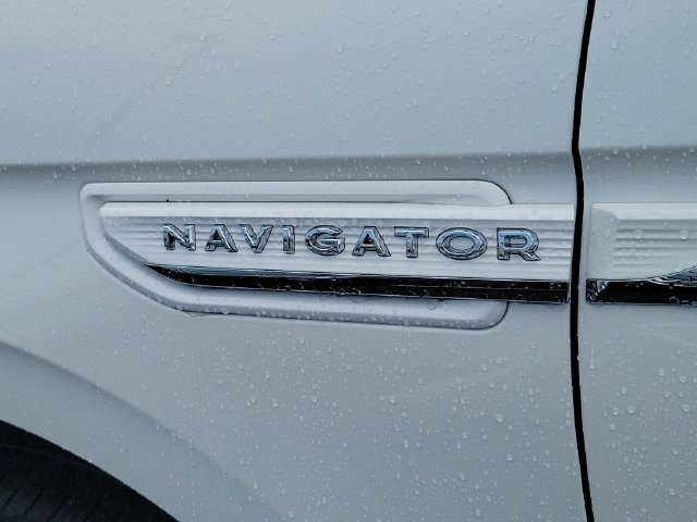 Used 2024 Lincoln Navigator Reserve AWD/4WD image 6