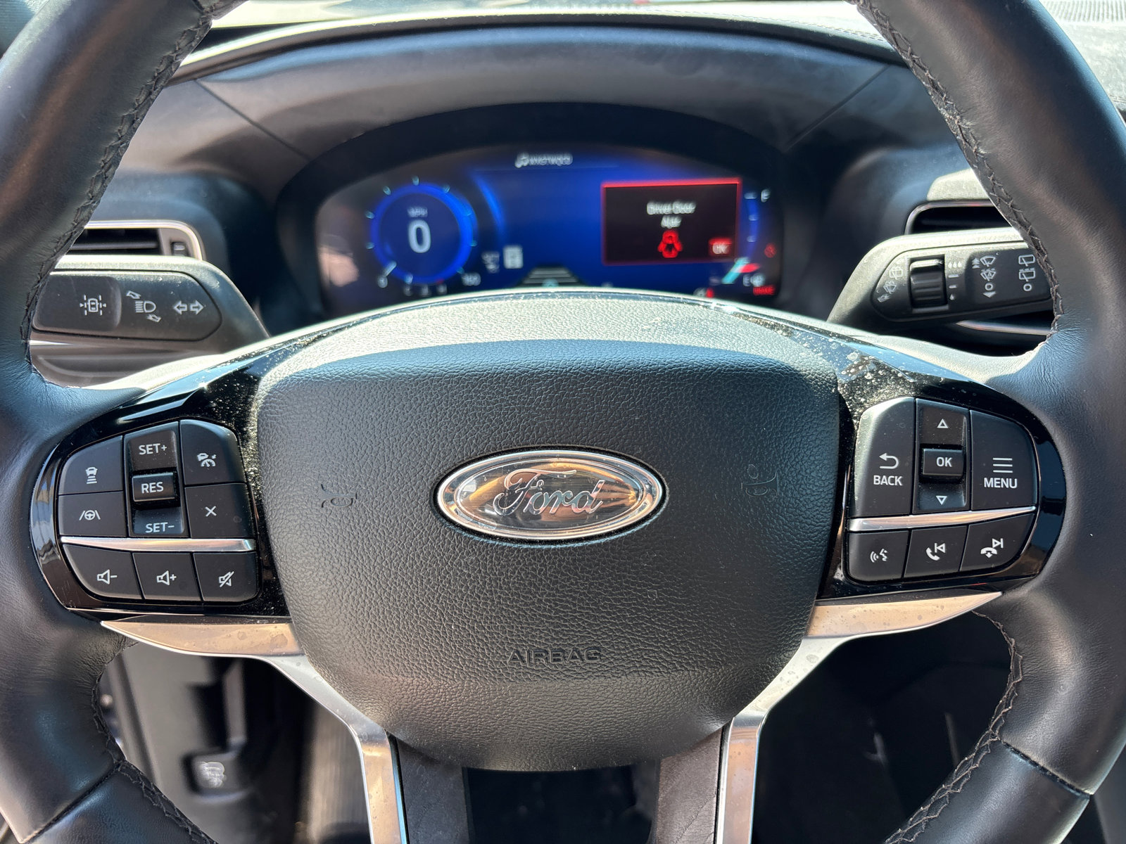 Used 2023 Ford Explorer Platinum w/ Technology Package AWD/4WD image 16
