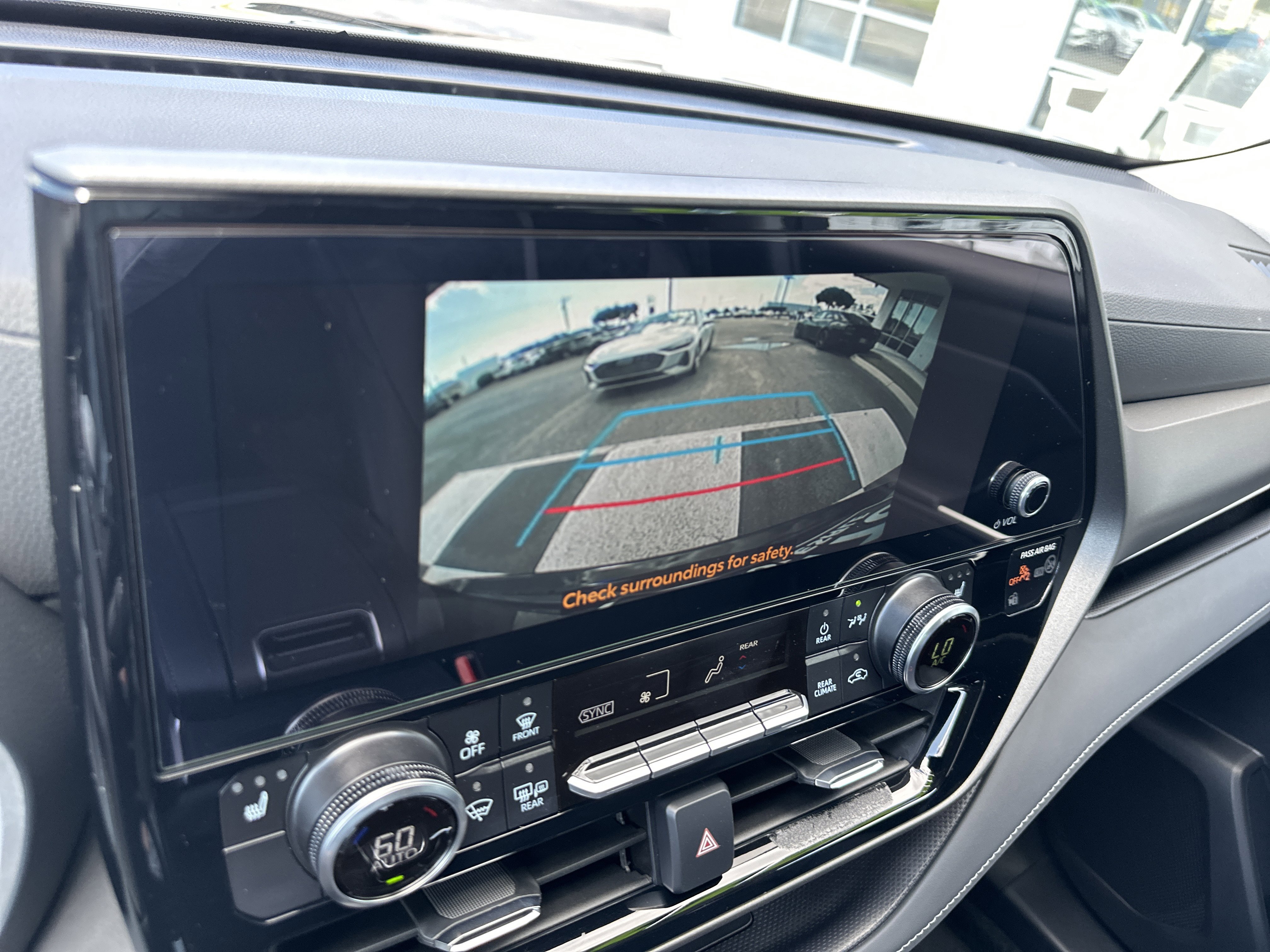Used 2025 Toyota Highlander XLE AWD/4WD image 17