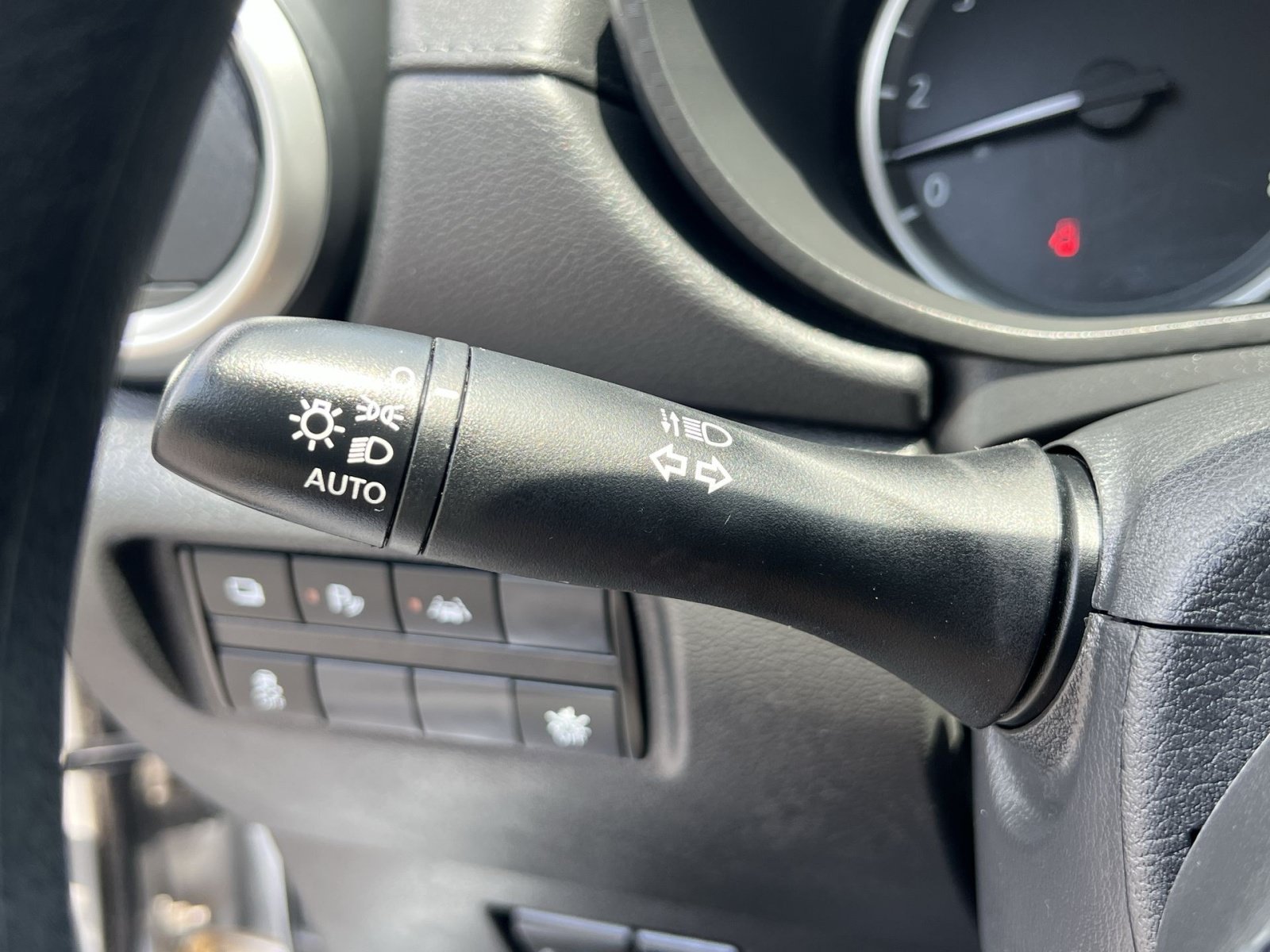 Used 2025 Nissan Versa S FWD image 34