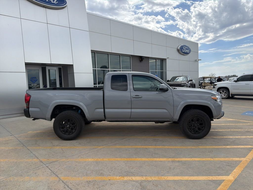Used 2019 Toyota Tacoma SR5 w/ SR5 Appearance Package (SM) image 9