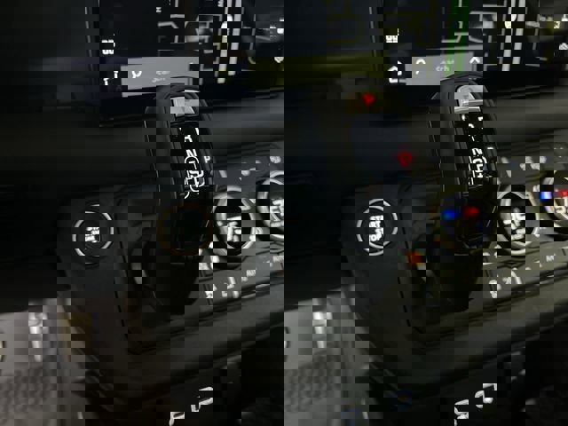 Used 2023 Land Rover Defender 130 X image 16