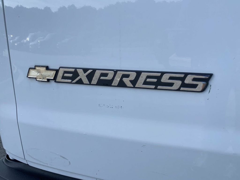 Used 2021 Chevrolet Express 2500 w/ Driver Convenience Package RWD image 5
