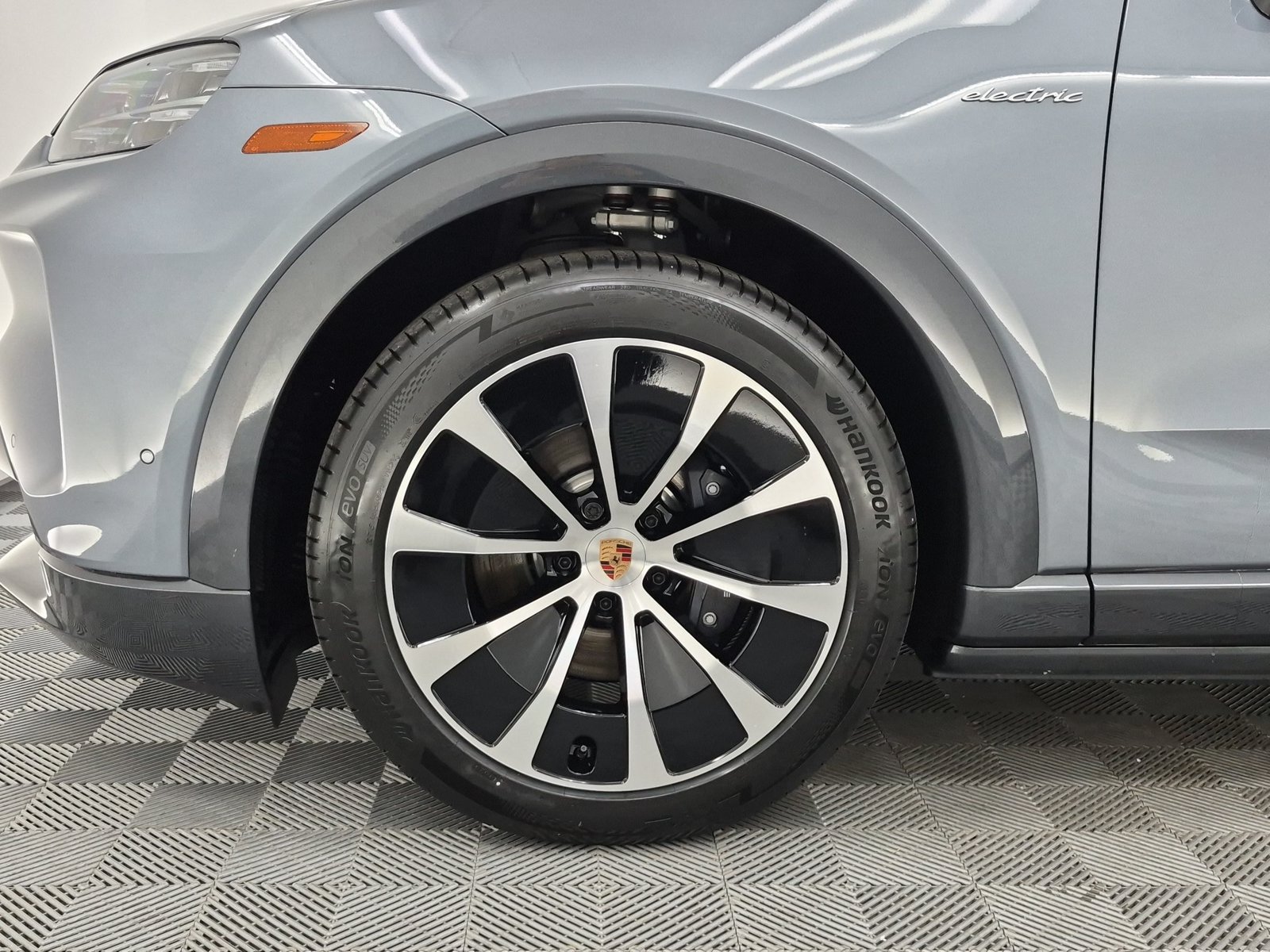 New 2026 Porsche Cayenne Electric AWD/4WD image 10