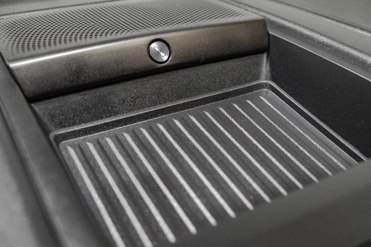 Used 2020 Ford F150 Raptor w/ Equipment Group 802A Luxury image 31