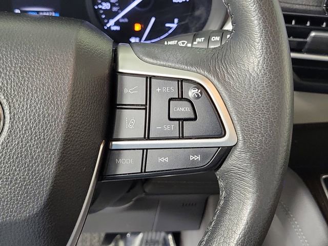 Used 2024 Toyota Sienna XLE FWD image 25