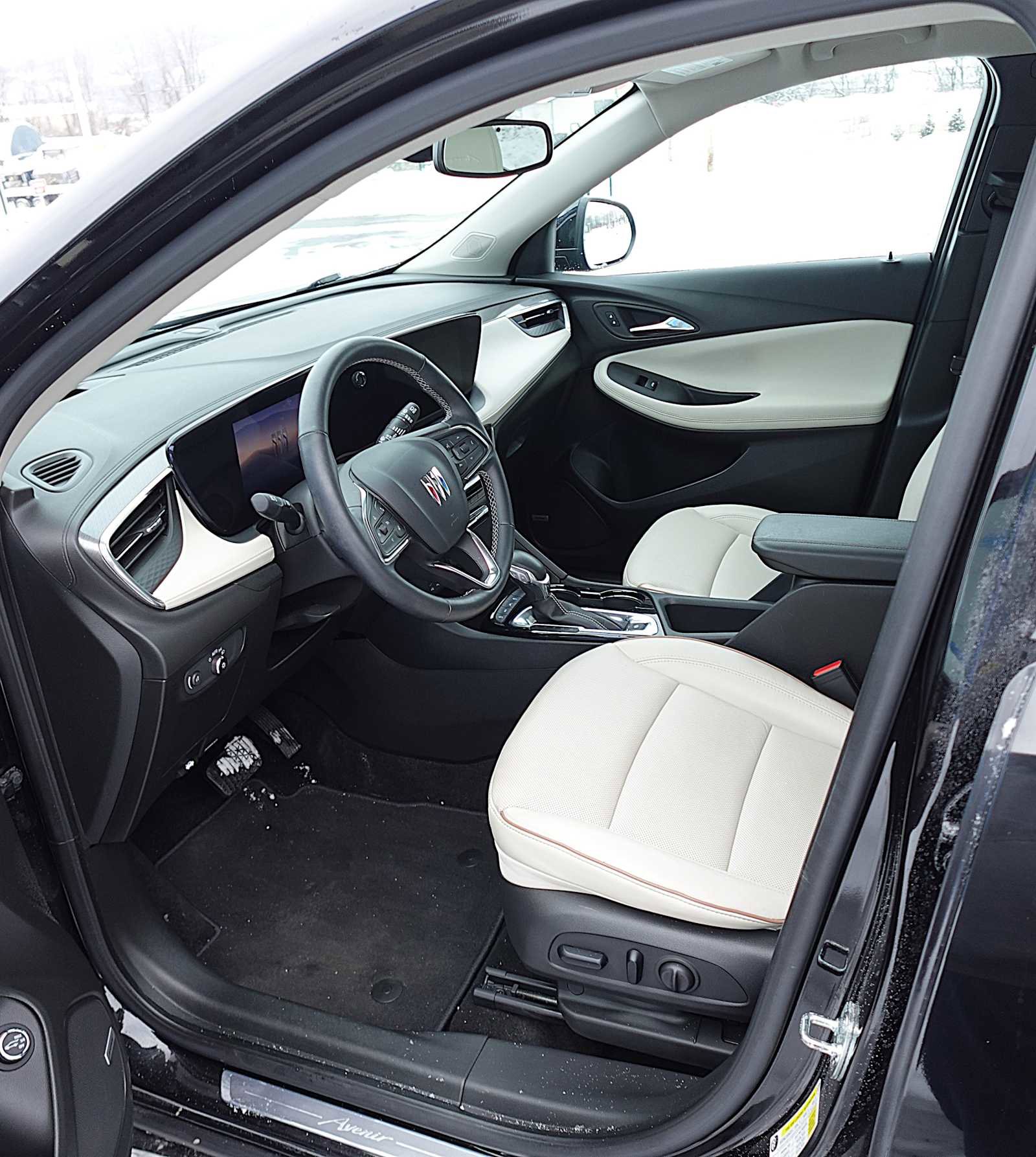 Used 2024 Buick Encore GX Avenir w/ Avenir Convenience Package image 10