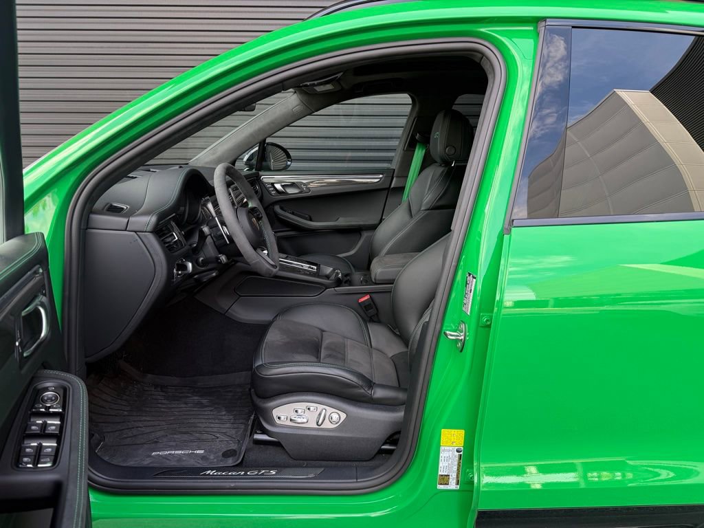 Certified 2026 Porsche Macan GTS image 8