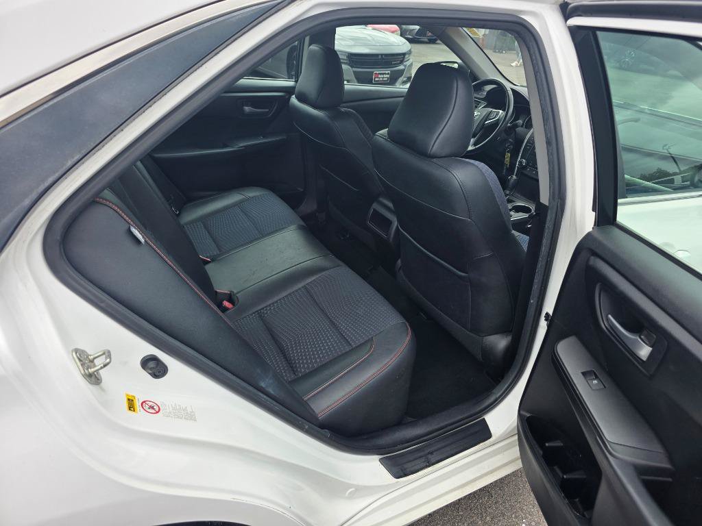 Used 2015 Toyota Camry SE FWD image 11
