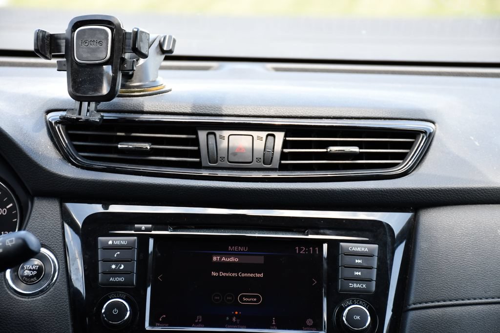 Used 2018 Nissan Rogue SV FWD image 25