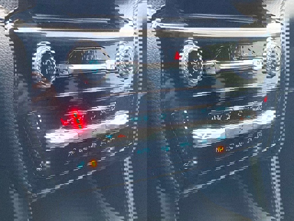 Used 2022 Ford Explorer ST-Line w/ Class IV Trailer Tow Package image 25