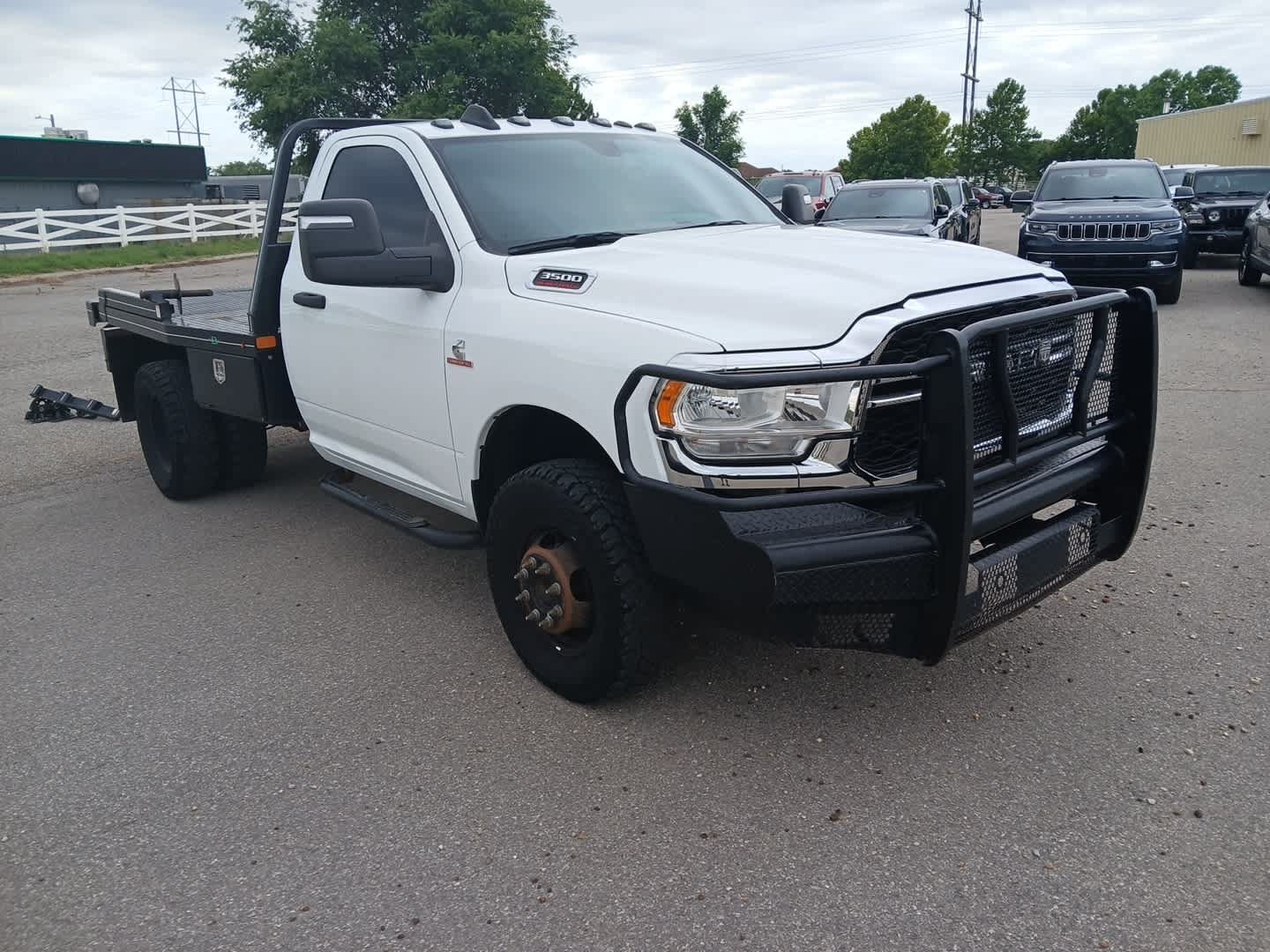 Used 2024 RAM 3500 Tradesman w/ Chrome Appearance Group AWD/4WD image 8