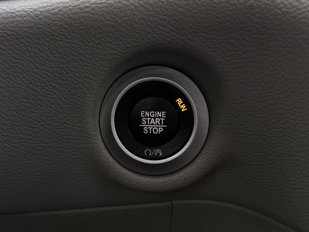 Used 2017 Chrysler Pacifica Touring w/ Tire & Wheel Group image 22