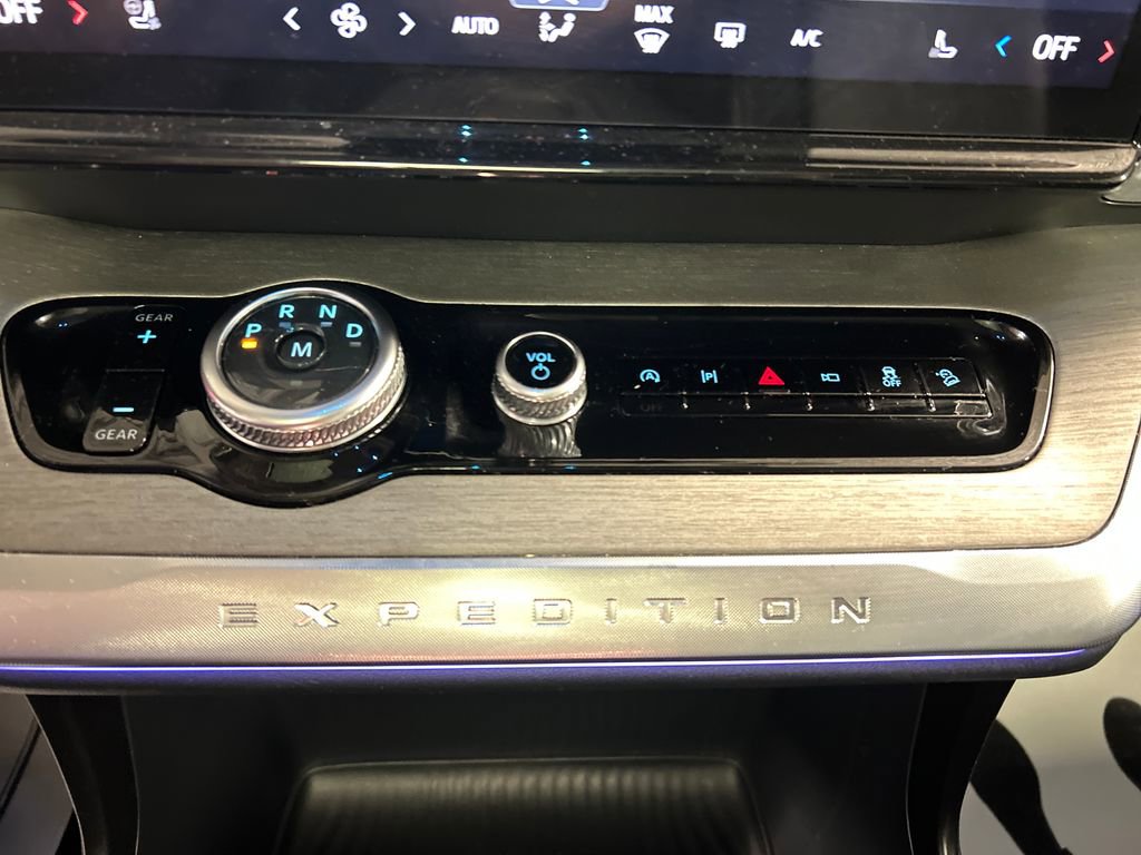Used 2025 Ford Expedition Max Platinum AWD/4WD image 19