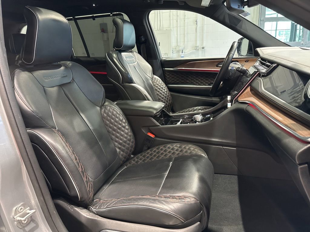 Used 2022 Jeep Grand Cherokee Summit w/ Luxury Tech Group V image 41