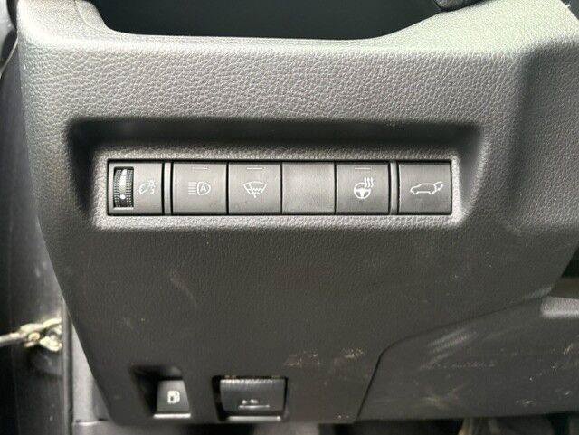 Used 2022 Toyota RAV4 SE w/ Weather & Moonroof Package AWD/4WD image 9