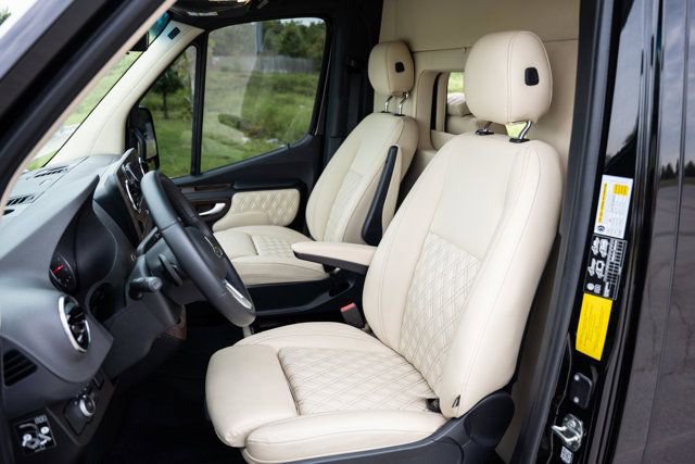Used 2023 Mercedes-Benz Sprinter 3500 image 8