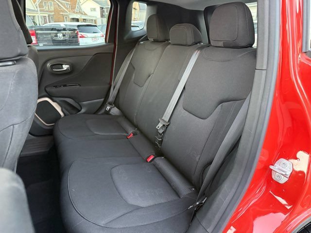 Used 2015 Jeep Renegade Latitude AWD/4WD image 11