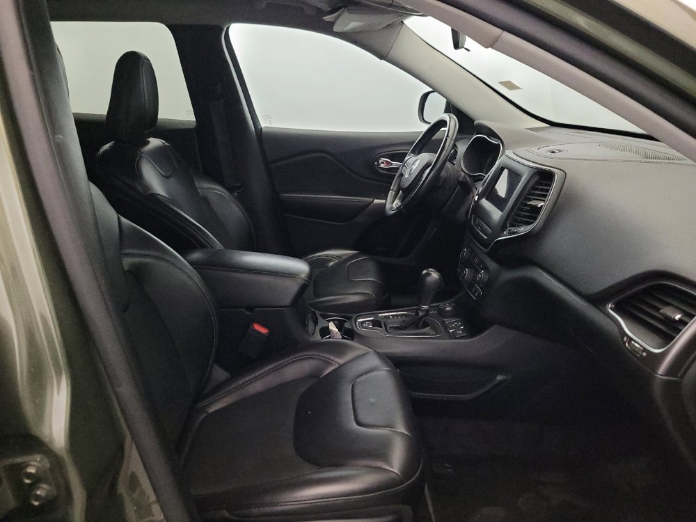 Used 2019 Jeep Cherokee Latitude Plus AWD/4WD image 21
