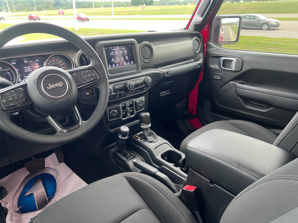 Certified 2023 Jeep Gladiator Sport AWD/4WD image 17