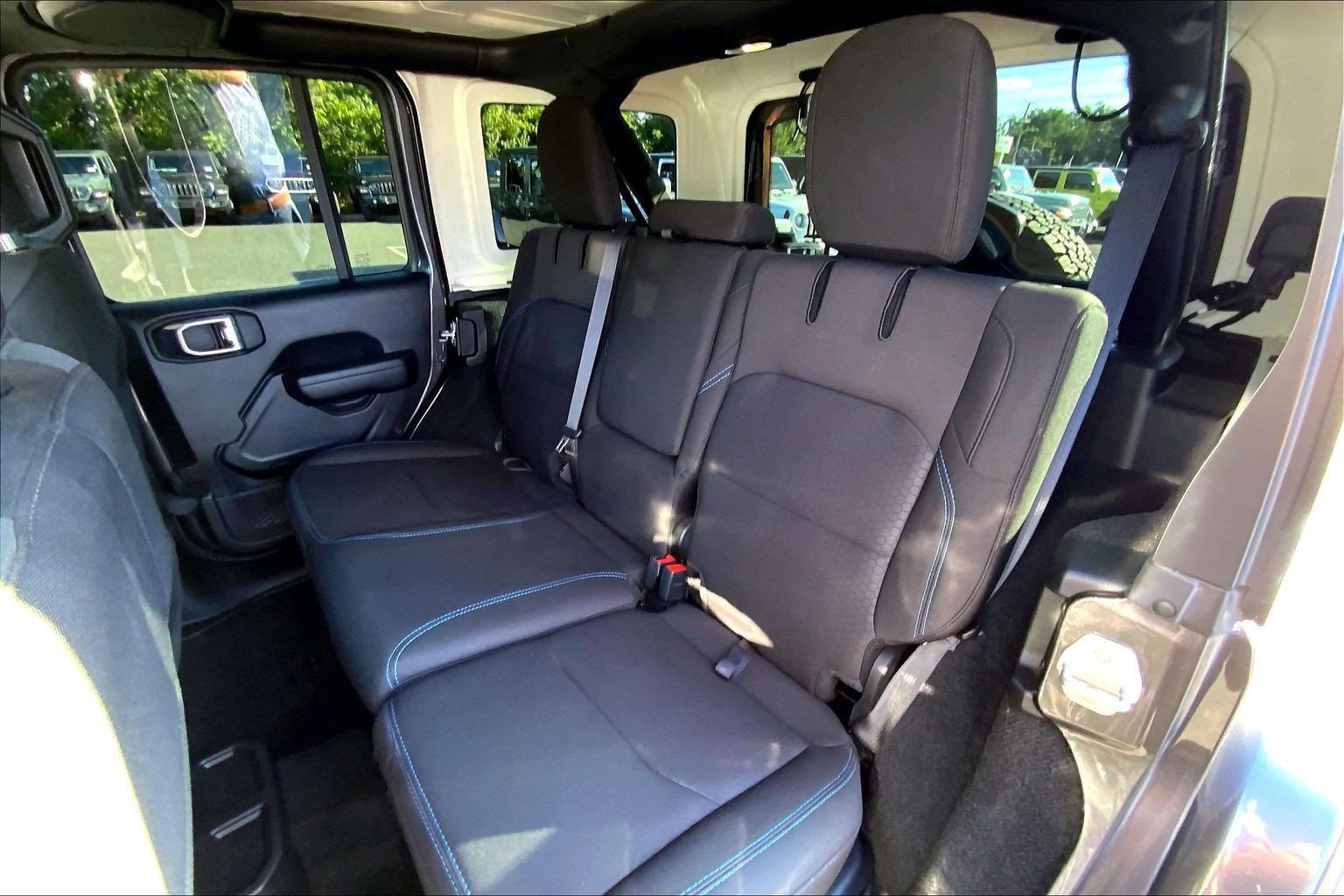 Used 2023 Jeep Wrangler Unlimited Rubicon 4xe w/ Cold Weather Group AWD/4WD image 20