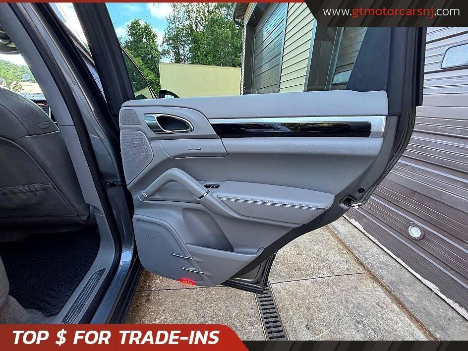 Used 2014 Porsche Cayenne Diesel Platinum Edition AWD/4WD image 21