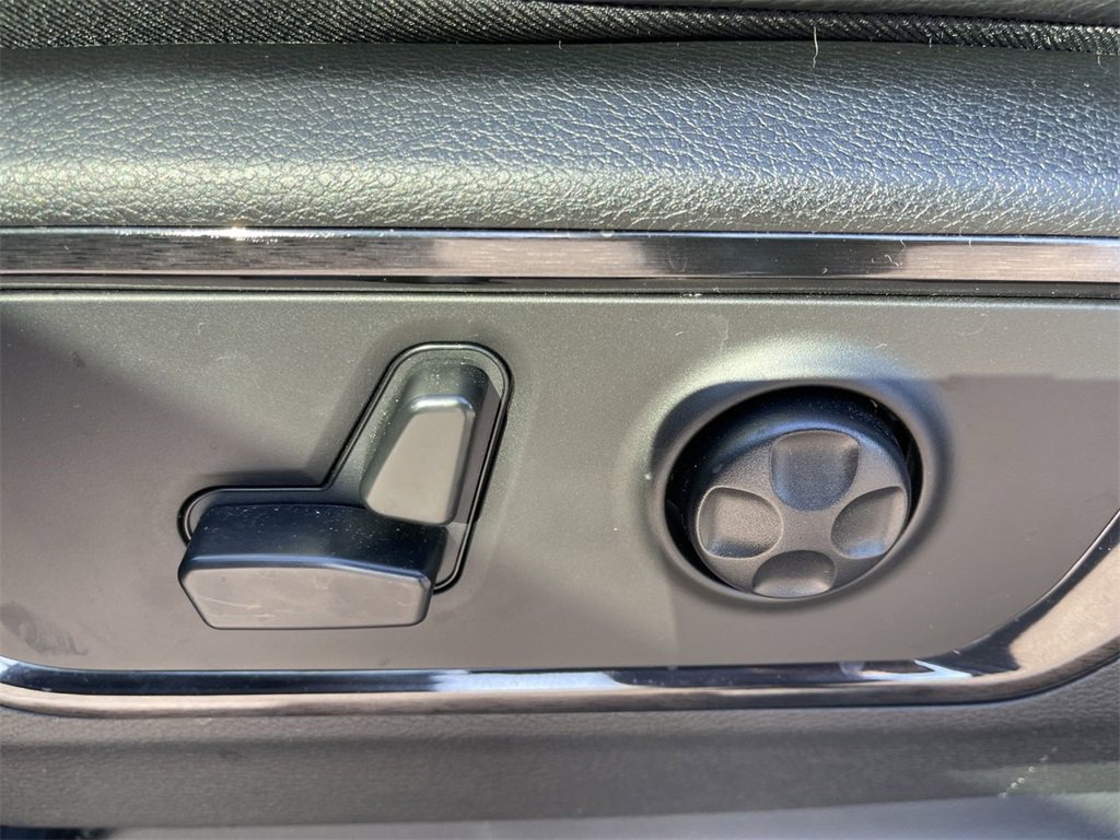 Used 2024 RAM 1500 Limited image 12