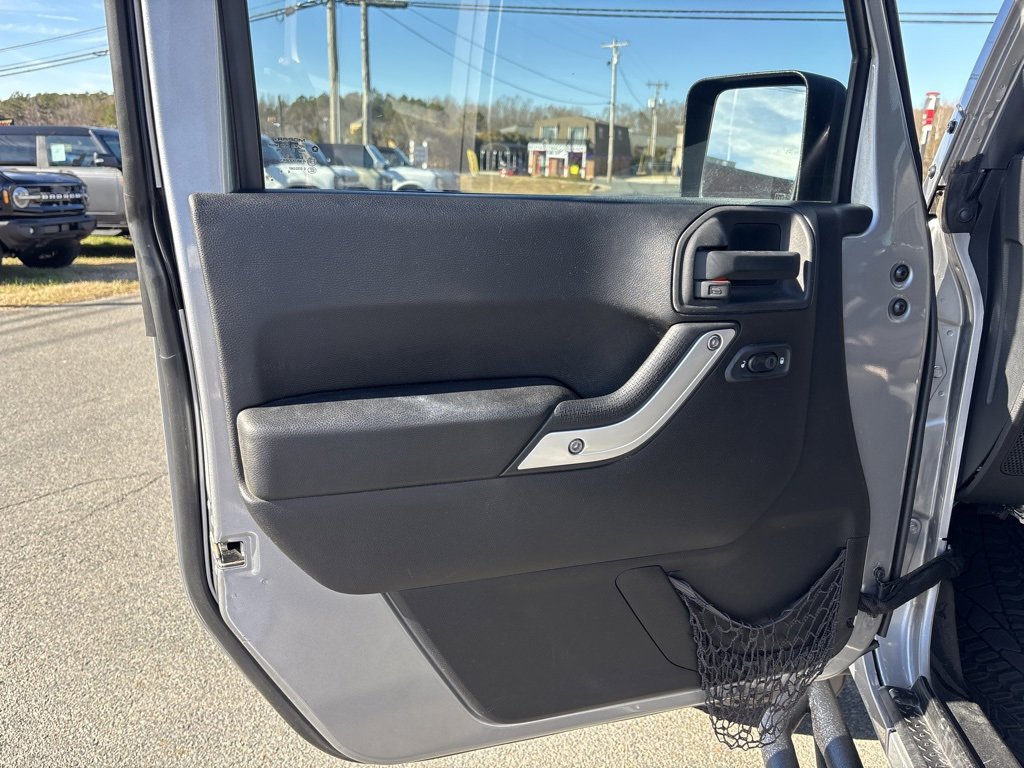 Used 2014 Jeep Wrangler Unlimited Sahara w/ Connectivity Group image 12