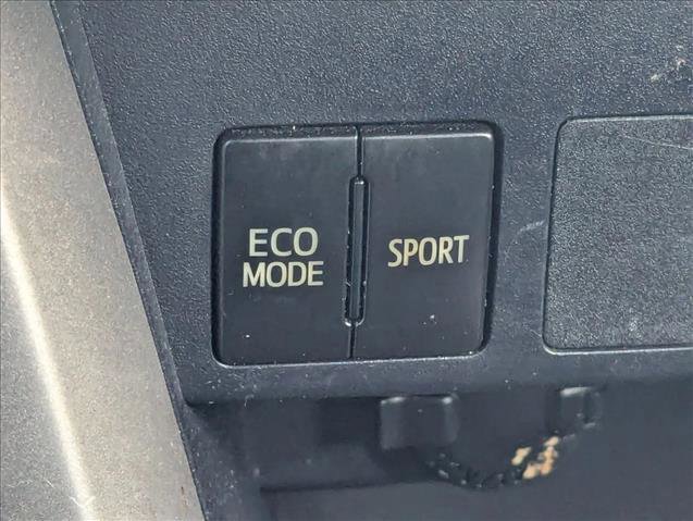 Used 2018 Toyota RAV4 LE image 14