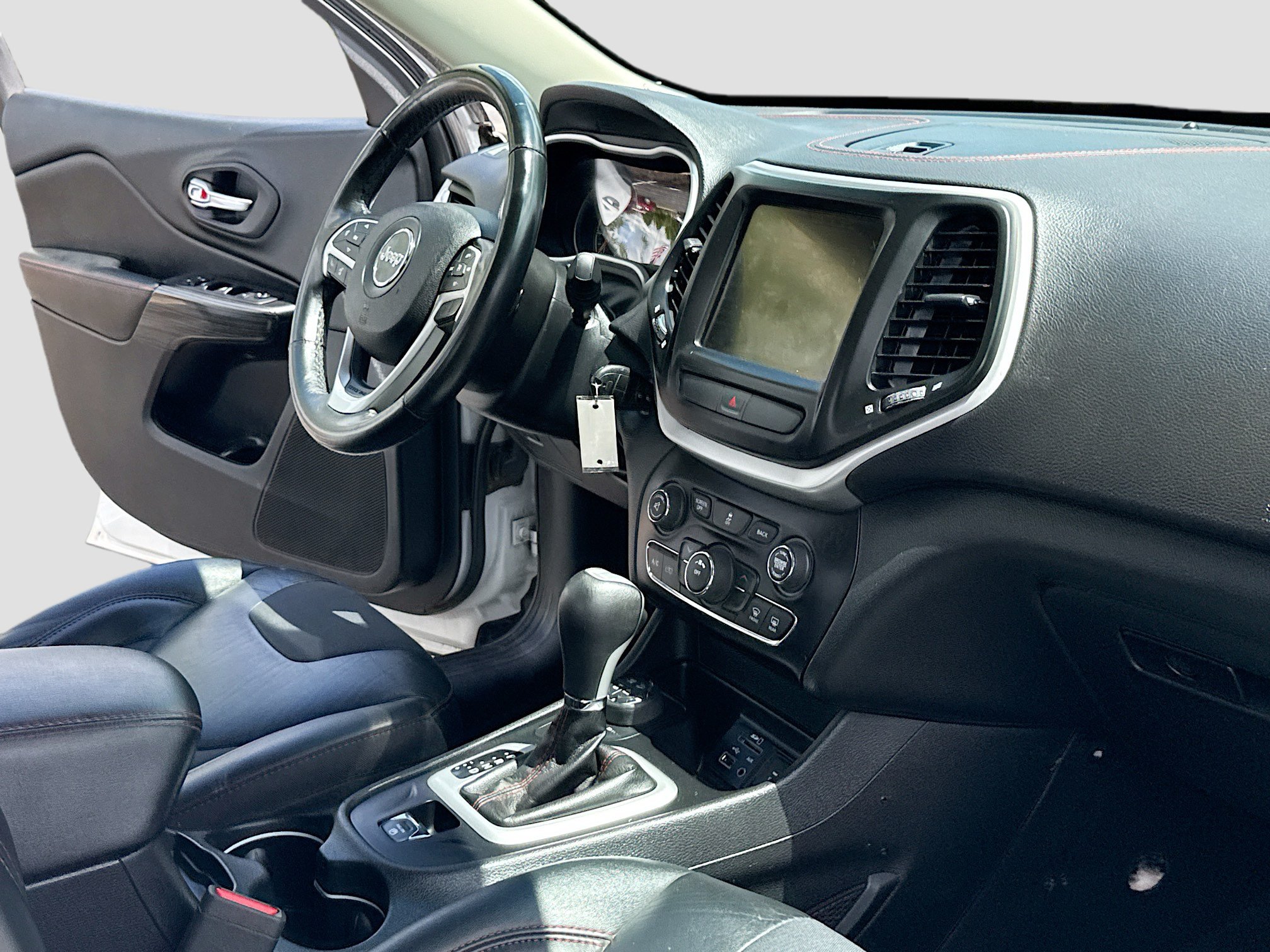 Used 2017 Jeep Cherokee Trailhawk AWD/4WD image 5