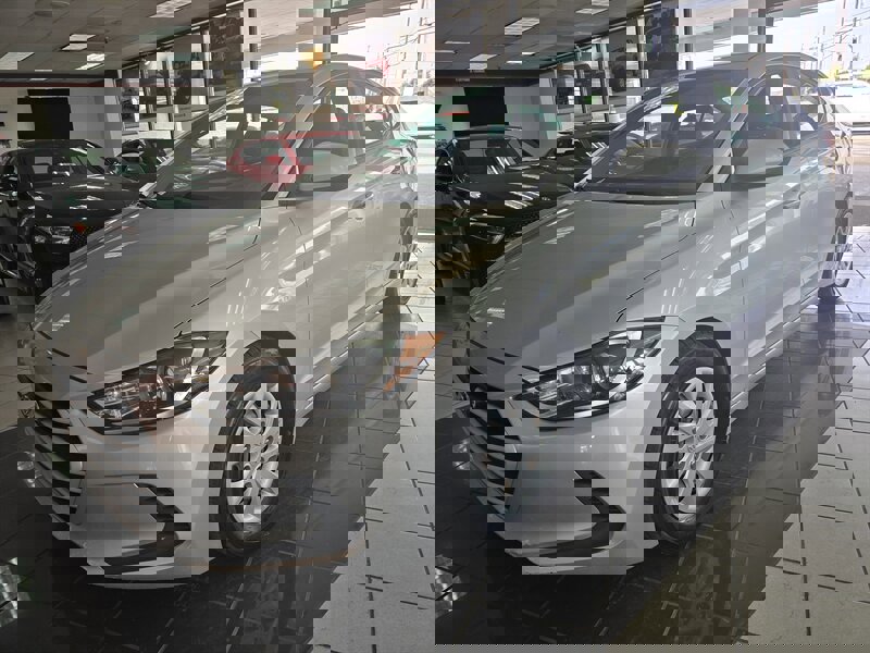 Used 2017 Hyundai Elantra SE image 1