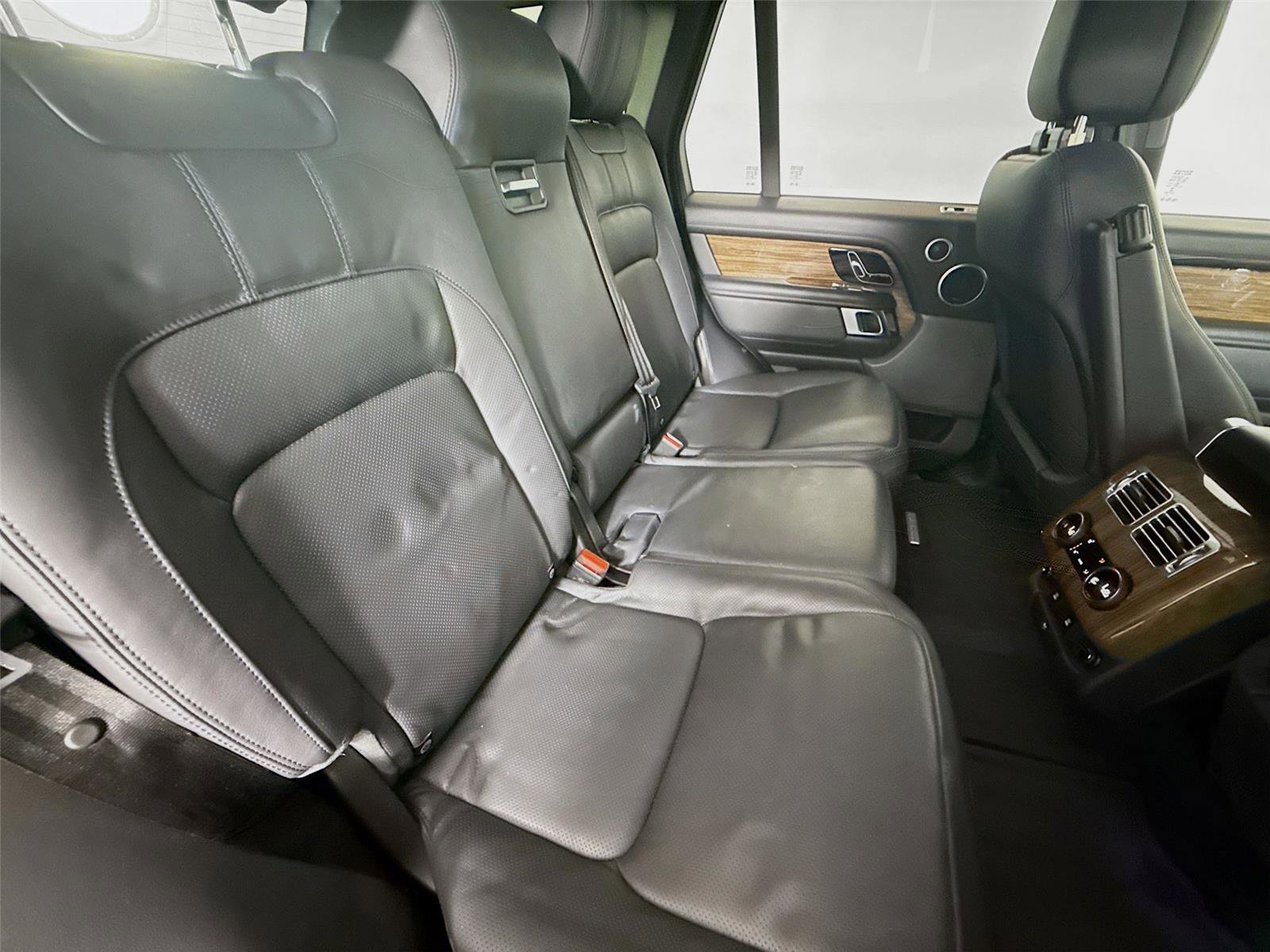 Used 2019 Land Rover Range Rover HSE image 18