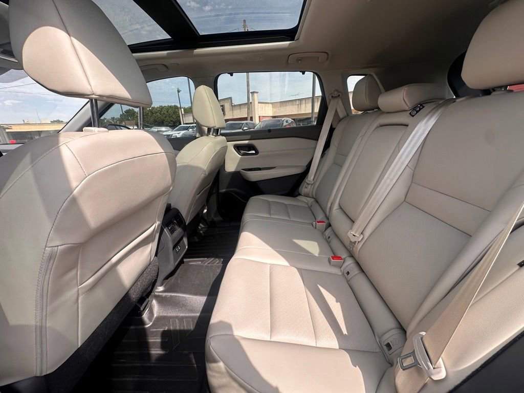 Used 2022 Nissan Rogue SV w/ SV Premium Package FWD image 12