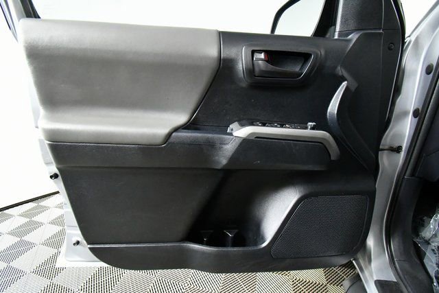 Used 2016 Toyota Tacoma SR5 w/ SR5 Appearance Package (DN) image 21