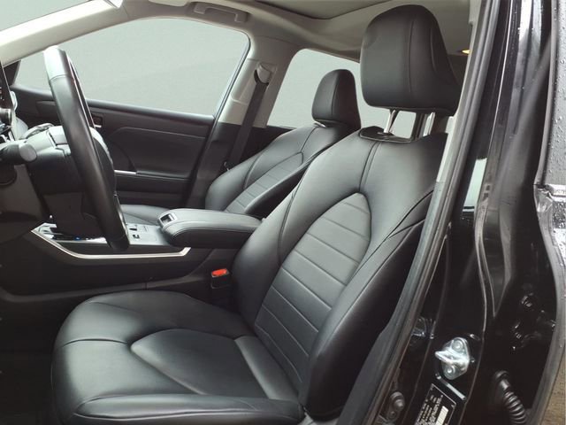 Used 2023 Toyota Highlander XLE image 12