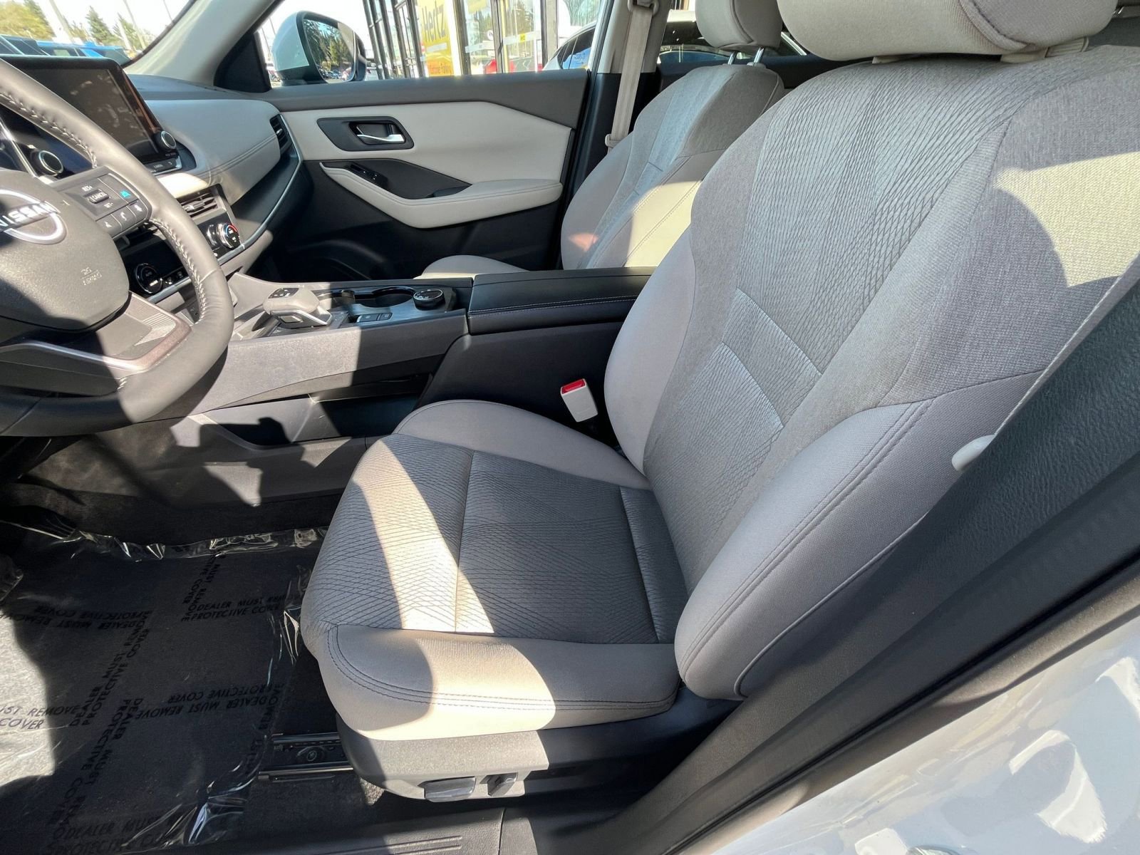 Used 2025 Nissan Rogue SV AWD/4WD image 29