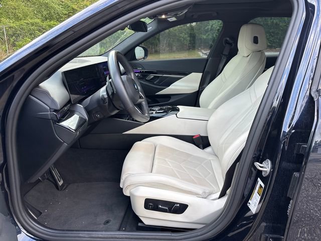 Used 2024 BMW 530i w/ M Sport Package RWD image 4