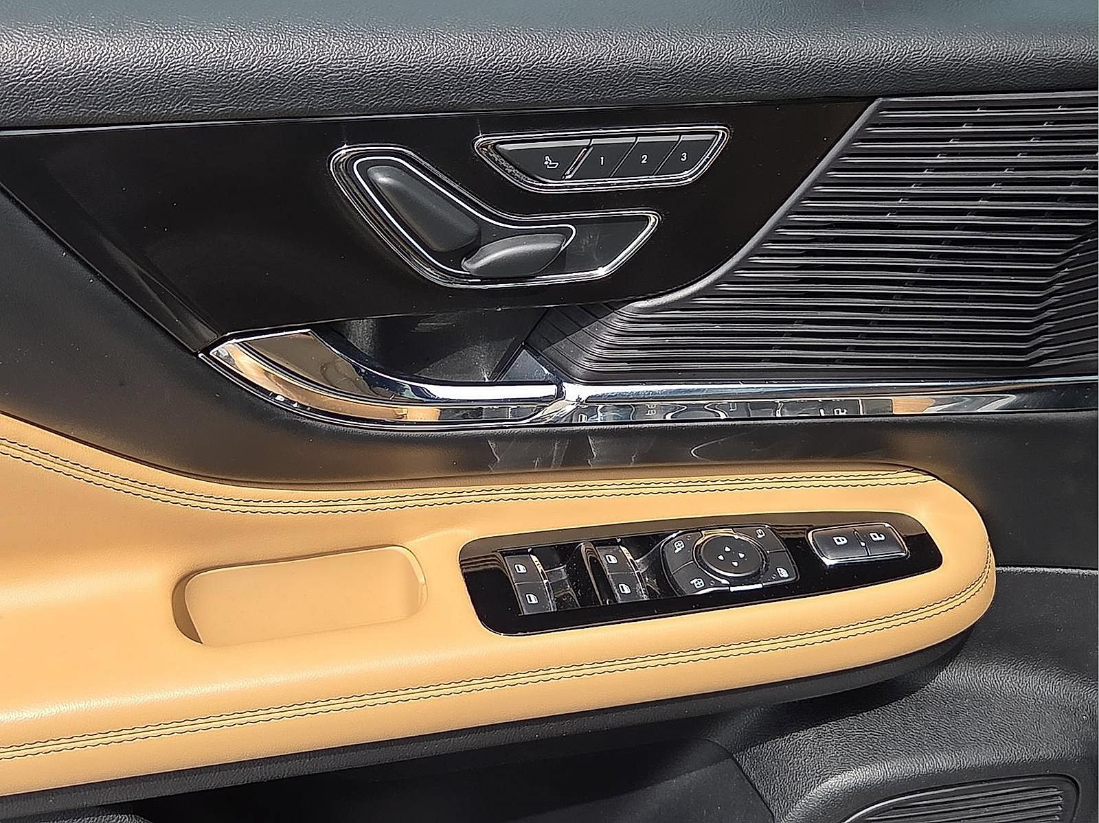 Used 2022 Lincoln Corsair Grand Touring AWD/4WD image 13