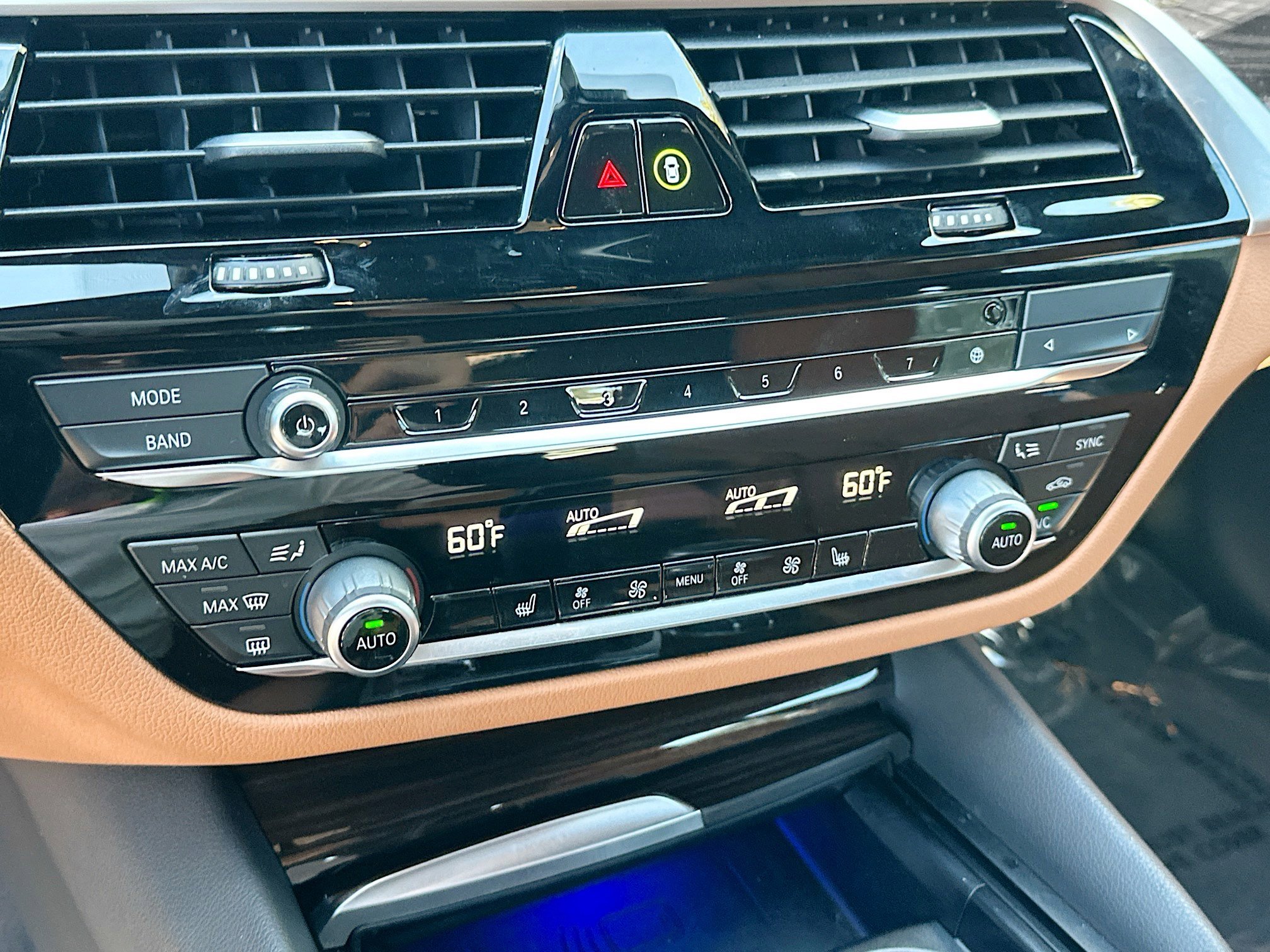 Used 2023 BMW 540i w/ Premium Package image 16