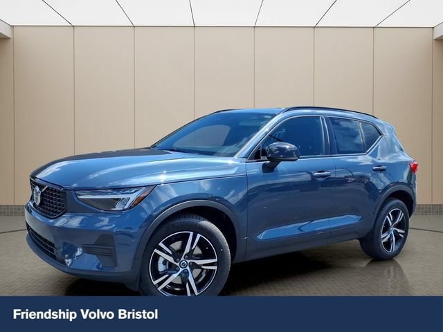 New 2026 Volvo XC40 B5 Core AWD/4WD image 1