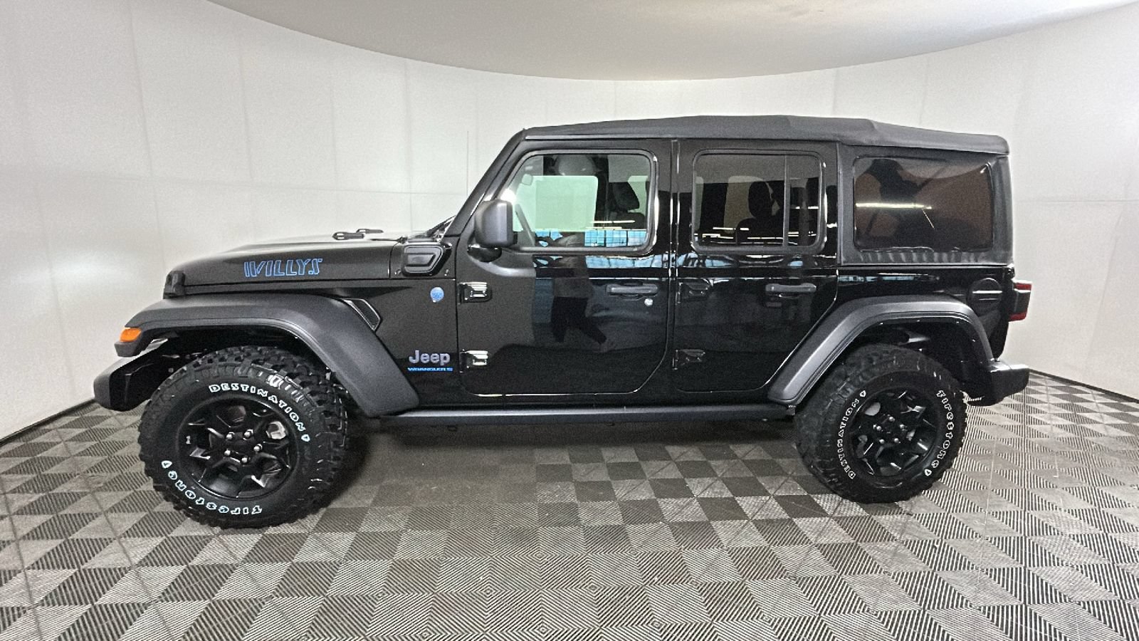 Used 2023 Jeep Wrangler Unlimited w/ Safety Group AWD/4WD image 7