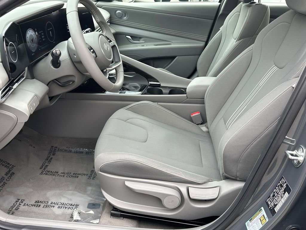 Used 2024 Hyundai Elantra SEL w/ Convenience Package image 19