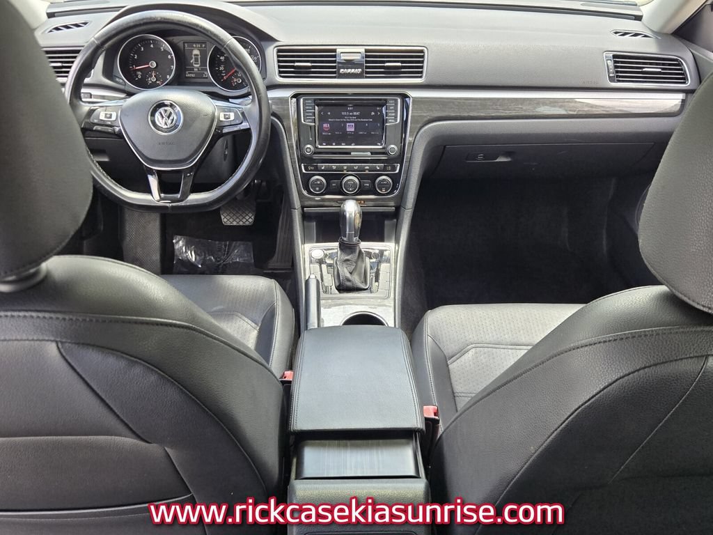 Used 2018 Volkswagen Passat 2.0T SE FWD image 12