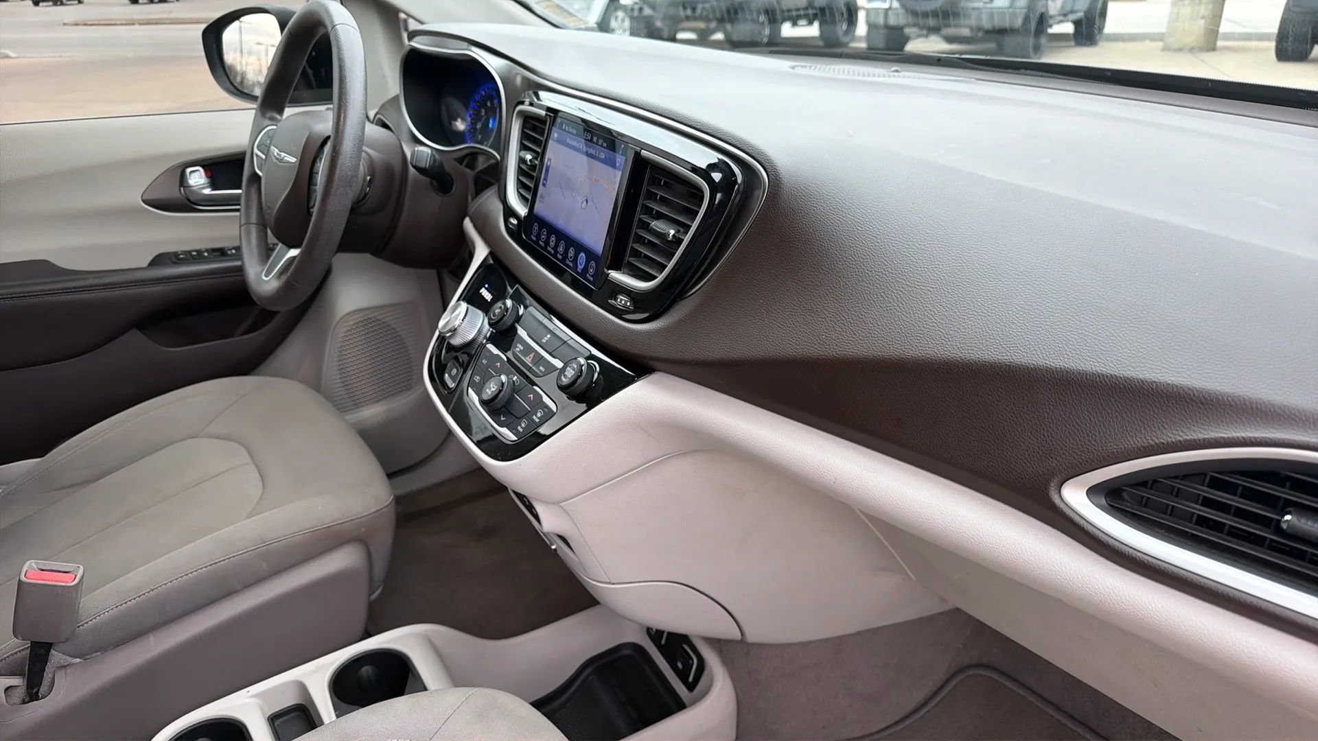 Used 2017 Chrysler Pacifica Touring image 87